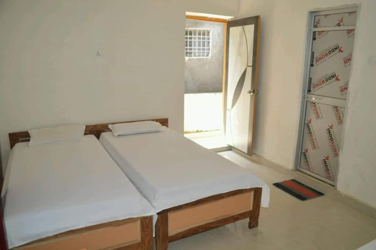 Middle Way Home Stay Bodh Gaya Εξωτερικό φωτογραφία